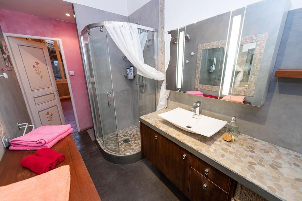 Anna-Maria : Grand Appartement 10 Personnes+Parking Prive -Actif+ Location- Marseille Luaran gambar