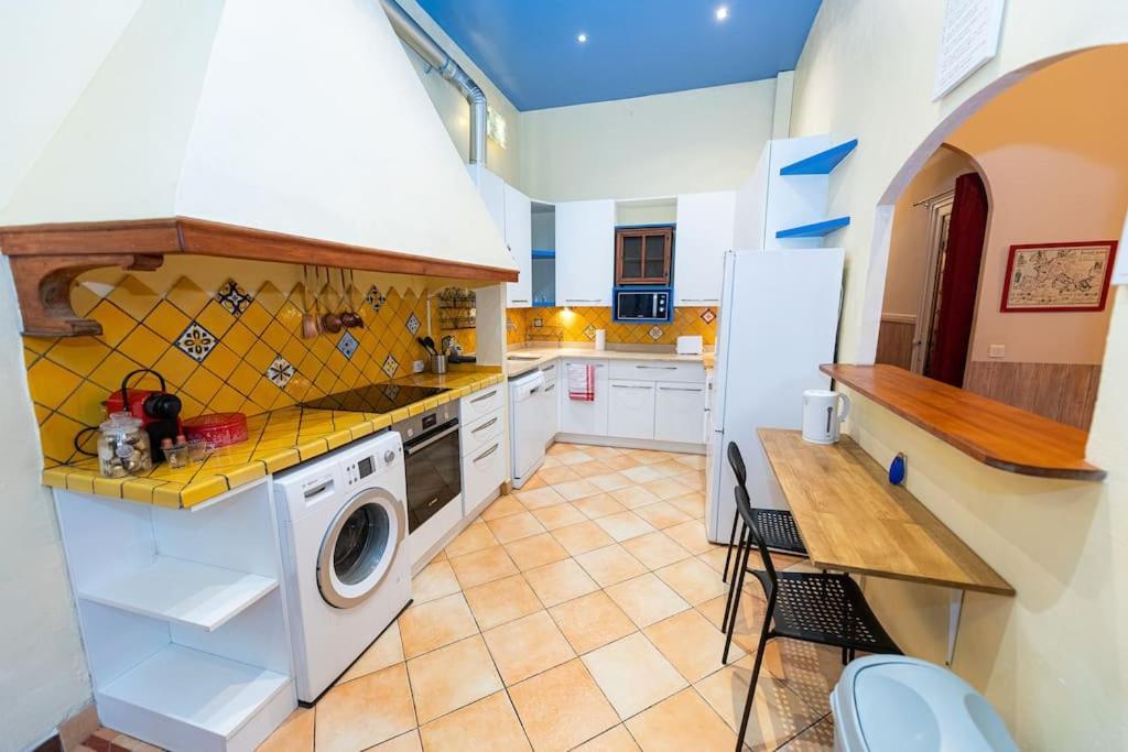 Anna-Maria : Grand Appartement 10 Personnes+Parking Prive -Actif+ Location- Marseille Luaran gambar